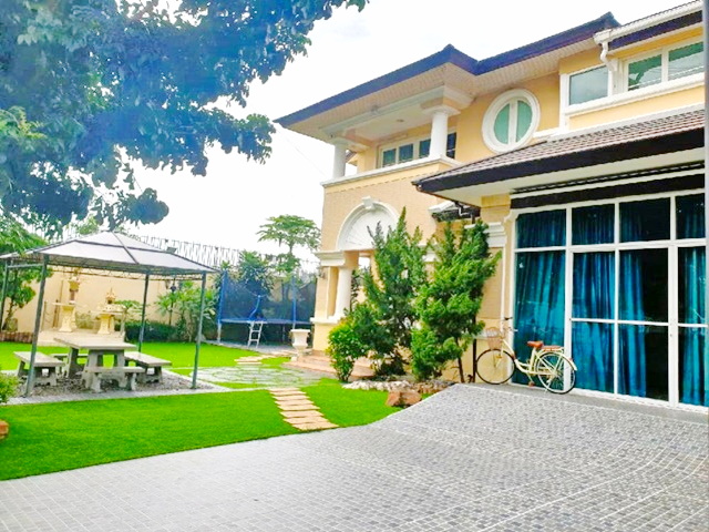 มอเตอร์เวย์ กาญจนา เคเอฟซี สวนหลวง ร.9 89-94,999 B-M  4น้ำ ประเวศ PTT Station Charter Inter Sch. 5นอน ให้เช่าคฤหาสน์ บ้านหลังมุม 2 ชั้น 146 ตรว. 355 ตรม. Prawet PTT Station Charter Inter Sch.5bed Mansion for rent corner house 2 Storeys 146 sqwa 355 sq m. Suan Luang Rama 9 89-94,999 B-M  4 bath Motorway Kanchana KFC  เฉลิมพระเกียรติ58-66มอเตอร์เวย์ กาญจนาเฉลิมพระเกีรยติ ร.9  แขวงดอกไม้ เขต ประเวศ กรุงเทพมหานคร 10250หลังใหญ่ที่สุดในโครงการ5 ห้องนอน 4 ห้องน้ำ 1 ห้องแม่บ้าน  มีสระว่ายน้ำและฟิตเนสของโครงการสถานท�