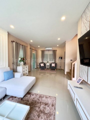 พูลวิลล่า สไตล์โมเดิร์น สวย เนื้อที่เยอะ หนองหอย