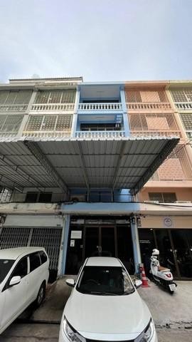 AHR17767-5  ให้เช่าโฮมออฟฟิศ 4.5 ชั้น ใกล้BTSพระโขนง เหมาะทำออฟฟิศหรืออยู่อาศัยค่าเช่า 35,000 บาทต่อเดือน สัญญาขั้นต่ำ 3 ปีให้เช่าโฮมออฟฟิศ 4.5 ชั้น ใกล้BTSพระโขนง เหมาะทำออฟฟิศหรืออยู่อาศัยติดแอร์ทุกชั้น ห้องน้ำ มีทุกชั้น ค่ะ จอดรถได้ 2 คัน Digital door lockerสามารถทำออฟฟิศได้ เดินทางสะดวก ใกล้รถไฟฟ้าพระโขนง เพียง 750 เมตรพื้นที่ใช้สอยประมาณ 300 ตรม. 4 ห้องนอน 2 ห้องเอนกประสงค์ 5 ห้องน้ำ 1 ห้อง