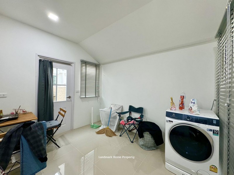 LM24-0157 ขายบ้าน 2 ชั้น โกลเด้นนีโอ2 รามอินทรา พื้นที่ 35.7 ตรว 3 นอน 3 น้ำ เดินทางเข้า - ออก สะดวก