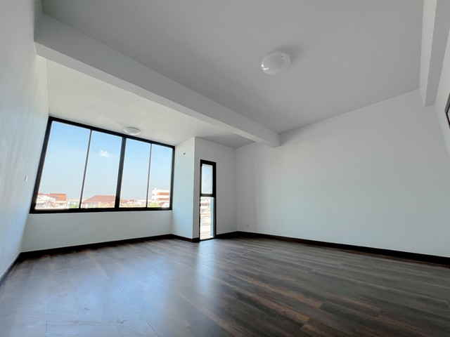 S2544 ขายโฮมออฟฟิศ 5 ชั้น ซอยโชคชัย 4 ย่านลาดพร้าว บ้านใหม่มือ1