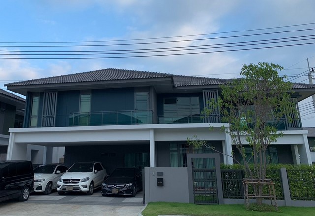 ขายบ้านเดี่ยวหลังใหญ่ สราญสิริ ชัยพฤกษ์ - แจ้งวัฒนะ 97 ตรว สภาพใหม่มาก พร้อมเฟอร์นิเจอร์ที่ตั้ง: ถนนหอการค้าไทย ตำบลบางตะไนย์ อำเภอปากเกร็ด จังหวัดนนทบุรีรายละเอียดบ้านสภาพใหม่มาก พร้อมเฟอร์นิเจอร์ พร้อมบิ้วอิน และเครื่องใช้ไฟฟ้าทั้งหมด- 4 ห้องนอน- 5 ห้องน้ำ- 1 ห้องแม่บ้าน- 6 ที่จอดรถ ขนาดที่ดิน 97 ตรว.- หลังหัวมุม- ถนนซอยขนาดใหญ่ 12 เมตร- โครงการสราญสิริ ชัยพฤกษ์ - แ