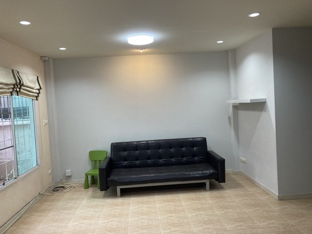 ให้เช่าบ้าน 2 ชั้น หลังมุม  59 ตรว. 3 ห้องนอน 3 ห้องน้ำ ห้องรับรองข้างบ้าน 1 หลัง  ลาดพร้าว 64 แยก 10