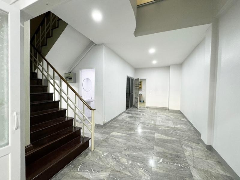 ให้เช่า-ขายทาวน์เฮ้าส์ 4 ชั้น หมู่บ้านวราธรวิลล์ พัฒนาการ 44 พร้อมอยู่ เนื้อที่ 31.5 ตร.วา พื้นที่ใช้สอยกว่า 300 ตร.เมตร