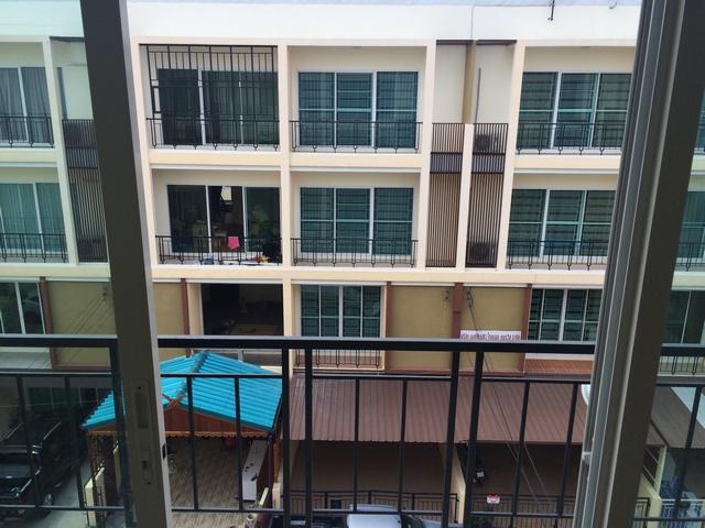 ให้เช่าทาวน์โฮม 4 ชั้น อ่อนนุช 67 ปรัชญา บิซ โฮม เนื้อที่ 24 ตร.วา พื้นที่ใช้สอย 180 ตารางเมตร 3 ห้องนอน 4 ห้องน้ำ  ไม่มีเฟอร์ฯ