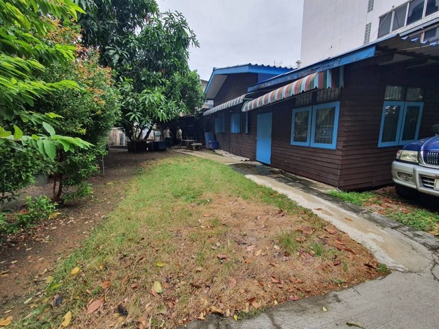 ขายบ้านเดี่ยวพร้อมที่ดิน หลังห้างโลตัสฟอร์จูนทาวน์ ขนาด 105 ตรว. เข้าออกได้สองทาง ห่างจากถนนรัชดาภิเษกเพียง 290 ม.