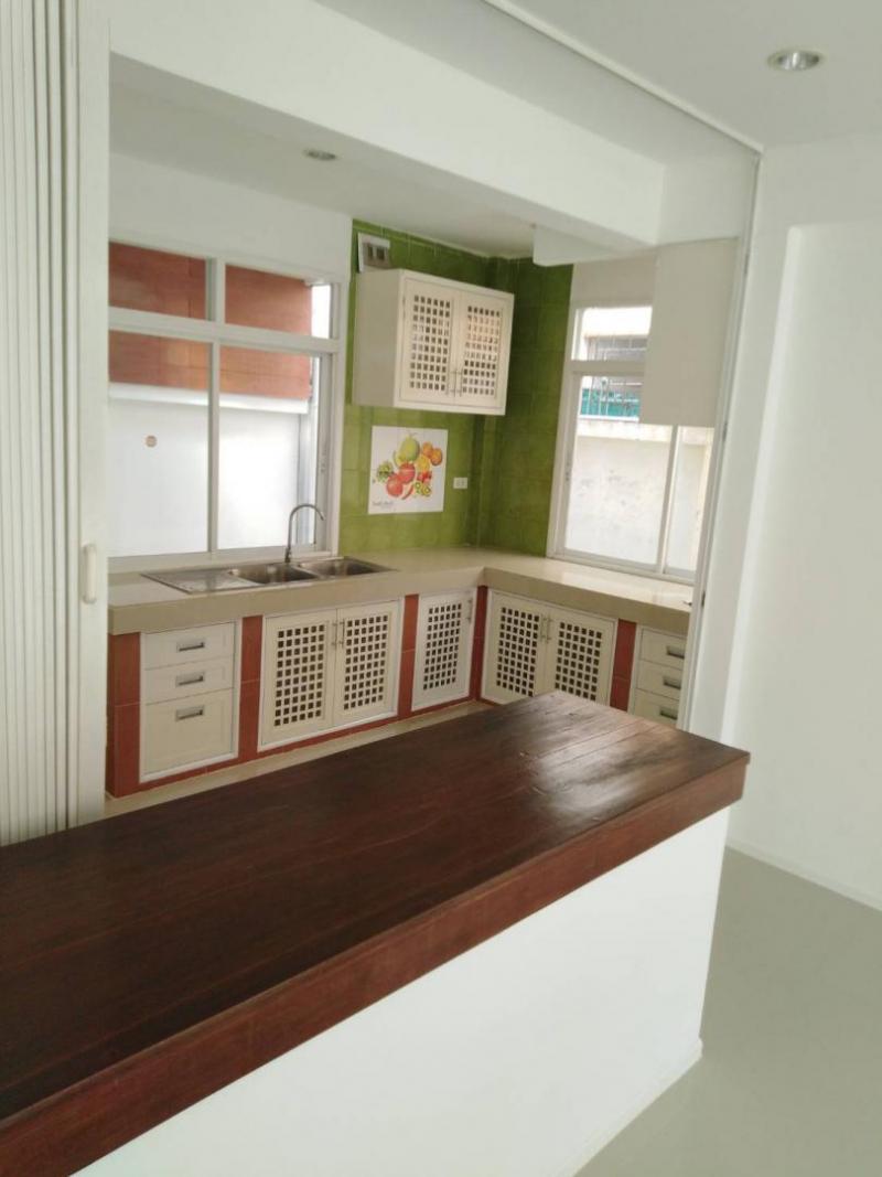 ให้เช่าบ้านเดี่ยว 2 ชั้น ย่านลาดพร้าว 110 เหมาะทำออฟฟิศ ใกล้ร้านอาหาร ร้านค้า 7-11 , โลตัส