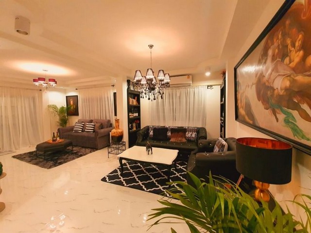 บ้านหรูขนาดใหญ่ สไตล์คลาสสิค บ้านกลาง สันป่าตอง