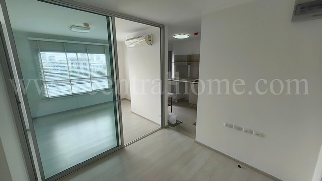 รหัสทรัพย์  5619คอนโด แอสปาย ลาดพร้าว 113 ราคาถูก ที่ตั้ง : ซอย ลาดพร้าว 113 แขวงคลองจั่น เขตบางกะปิ กรุงเทพมหานคร 10240รายละเอียดทรัพย์- อาคารสูง 8 ชั้น, อยู่ชั้นที่ 8, ขนาดห้อง 28.72 ตารางเมตร, วิวรถไฟฟ้า , มองเห็นเดอะมอล์- 1 ห้องนอน, 1 ห้องน้ำ, 1 ห้องรับแขก, 1 ห้องครัว, และ พื้นที่รับประทานอาหาร - แอร์ 2 เครื่อง,  - ค่าส่วนกลาง 65 บาทต่อตารางเมตรสิ่งอำนวยความสะดวก- ฟิตเนส-&nb