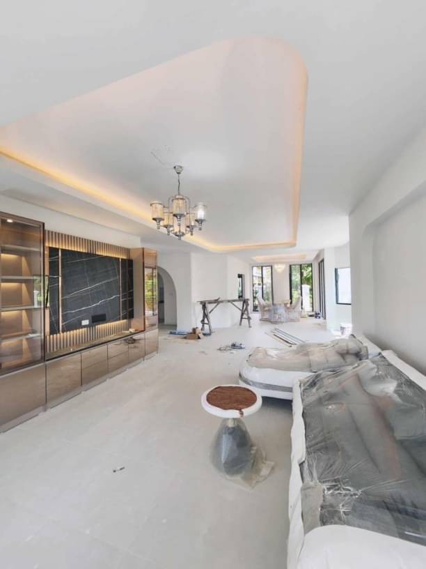 สวยสุดคุ้ม ราคาพิเศษ 8,880,000 บาท 146 ตรว. 5 นอน 5 น้ำ โซนสันกำแพง บ้านหลังใหญ่ 2 ชั้น แปลงหัวมุม รีโนเวทใหม่ ติดถนนโครงการ