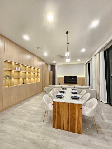 ให้เช่า หมู่บ้าน VIVE กรุงเทพกรีฑา บ้านเดี่ยว 3 ชั้น มีลิฟท์ส่วนตัว 421 ตร.ม. มี 4 ห้องนอน 5 ห้องน้ำ 1 ห้องแม่บ้านห้องน้ำแม่บ้าน