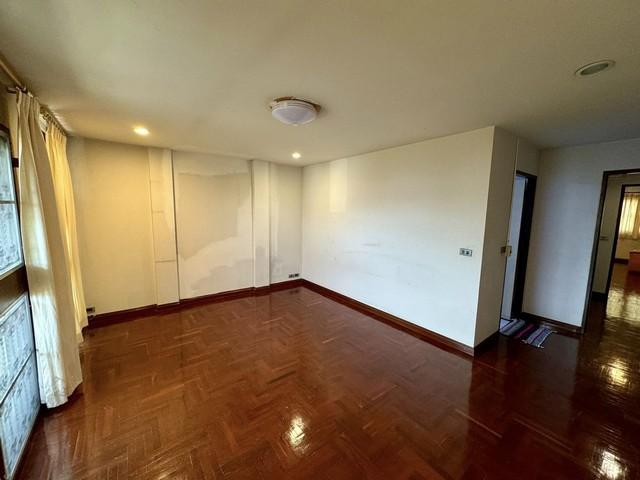 HR 5853 ให้เช่าทาวน์โฮม 4 ชั้น ซอยวิภาวดี 42 ย่านวิภาวดี ใกล้โรงพยาบาลวิภาวดี