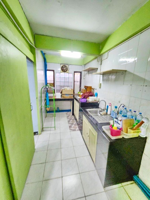 นาคนิวาส 52ตรว. ขายขาดทุนกว่า 50% อพาร์ทเม้นท์ 3 ชั้น MRTลาดพร้าว71 1.5กม.502ตรม. ทำเลดี  20นอน 20น้ำ 6แอร์  เฟอร์ครบ เซ็นทรัล