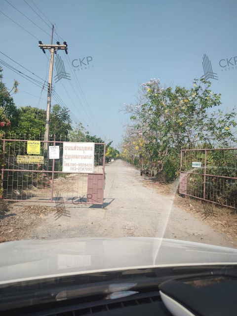 ขาย ที่ดินเปล่า 2 ไร่ 15 ตร.วา ใกล้ถนนใหญ่ ไม่ไกลจากตัวเมือง ต.ไผ่หูช้าง อ.บางเลน นครปฐม ติดต่อสอบถามได้ค่ะรายละเอียด (Description)- ขนาด 2 ไร่ 15 ตร.วาการเดินทาง- ถนนหมายเลข 3019  800 เมตร- ถนนปทุมธานี - บางเลน  1.5 กิโลเมตร- ถนนมาลัยแมน  12 กิโลเมตรสถานที่ใกล้เคียง- องค์การบริหารส่วนตำบลไผ่หูช้าง  1.2 กิโลเมตร- วัดไผ่หูช้าง  1.9 กิโลเมตร- สำนักงานที่ดินจังหวัดนครปฐม สาขากำแพงแสน  7.6 กิโลเมตร- 