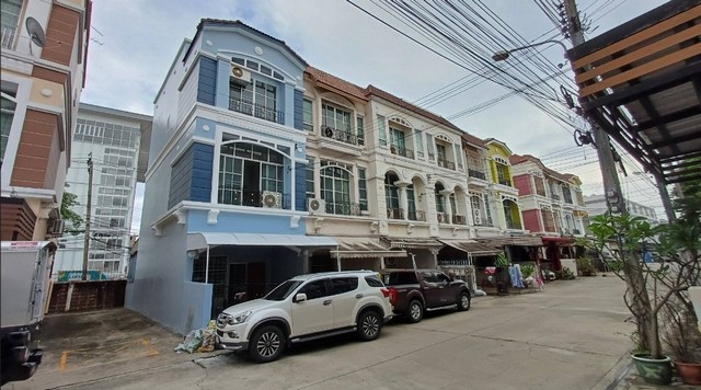 รหัสC6287 ให้เช่าทาวน์โฮม 3ชั้น โครงการบ้านกลางเมือง โชคชัย4 ติดกองปราบ ถนนลาดพร้าว**ให้เช่า**ราคาเช่า 28,000 บาท/เดือน (ประกัน2 ล่วงหน้า1)โทร : 095-823 9789 คิทLine id : candy.456Line Add Friend : https://line.me/ti/p/rHhjrvhm_zโทร : 091-782 8924 ต้นLine : seng.456Line Add Friend : https://line.me/ti/p/iHsUxP2IlTทาวน์โฮม 3ชั้น โครงการบ้านกลางเมือง โชคชัย4 ติดกองปราบ ถนนลาดพร้าวเนื้อที่ 21 ตารางวา  พื้นที่ใช้สอย 180 ตารางเมตร1 ห้องทำงาน 1 ห้องนั่งเล่น3 ห้องนอน 4 ห้องน้ำ 1 ห้องเก็