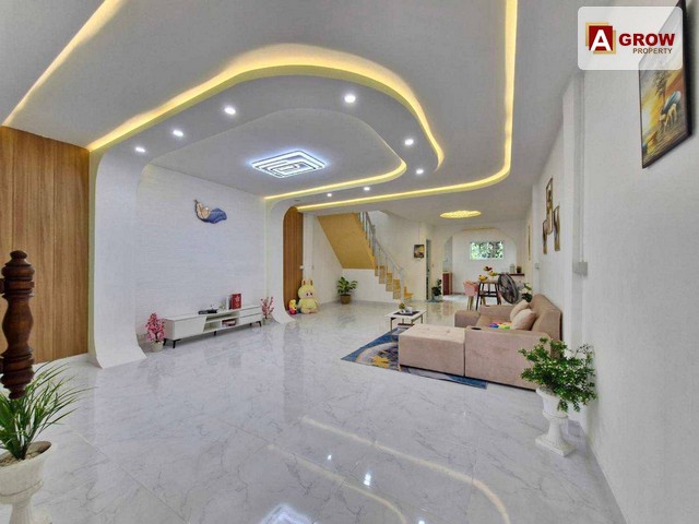 ม. เคซี รามอินทรา1 ซอยหทัยราษฎร์39 บ้านพร้อม อยู่ รีโนเวทใหม่ ปูกระเบื้องพื้นชั้นบน+ล่างแกรนิตโต้ เปลี่ยนสุขภัณฑ์ห้องน้ำใหม่