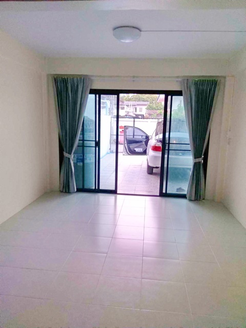 มหาดไทย เลียบทางด่วน ให้เช่า ทาวน์เฮ้าส์ 2ชั้น 2 นอน  หลังริม รถไฟฟ้า ลาดพร้าว 83 1.7กม. ใกล้เซ็นทรัลอีสวิลล์ CDC 32 ตรว 7-eleven