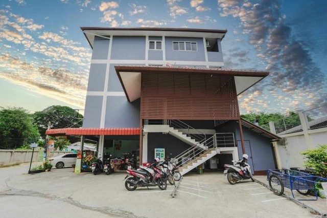 หอพัก 4 ชั้น พร้อมร้านค้า ใกล้ตลาดสามแยก สันทราย
