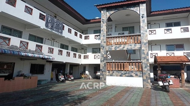 ขายกิจการหอพัก ใกล้คูเมืองเชียงใหม่ ขนาด 147 ตารางวา จำนวน 25 ห้อง อาคาร 3 ชั้น ปัจจุบันดำเนินการอยู่ มีผู้เช่าเต็มตลอดปี ทั้งคนไทยและต่างชาติ  เดินทางสะดวก ใกล้ตลาดประตูเชียงใหม่ ถนนคนเดินวันเสาร์ (ถนนวัวลาย) สามารถเดินเข้าสู่ถนนคูเมืองเชียงใหม่ได้เพียง 700 เมตรขาย 16,500,000 บาท(รหัสทรัพย์ Ap-170602-003)Contact Us+66 (0)88 268 2000info@acuterealtyconsultant.comLine Official : http://lin.ee/N9TaR0qAdd friend : acuterealtychiangmaihttps://www.acr-partner.com