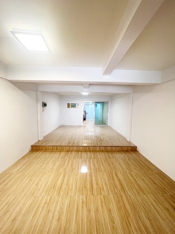 ขายบ้านทาวน์โฮมสองชั้น  บ้านรีโนเวทใหม่ทั้หลัง พร้อมอยู่