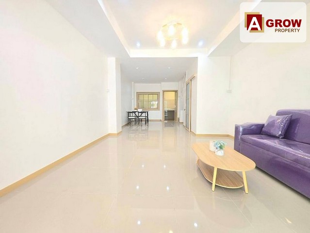 หมู่บ้านเฟื่องฟ้า  บ้านรีโนเวทใหม่พร้อมอยู่ เดินทางสะดวก