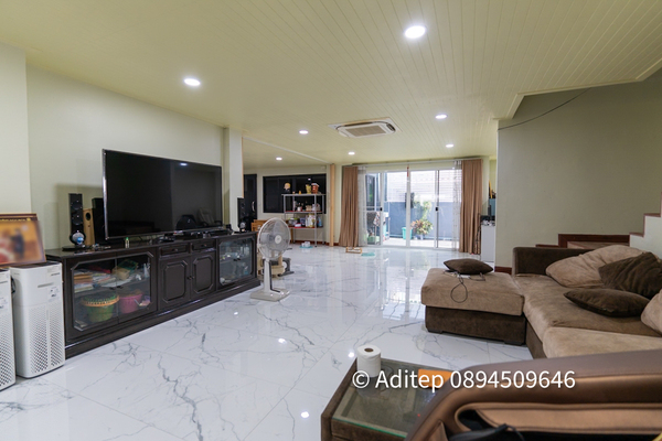 ขายบ้าน 77 ตรว. 8 ห้องนอน ซ.พัฒนาการ 20 ทาวน์โฮม 3 ชั้น 2 หลังติดขนาดใหญ่จุใจ 432 ตรม. รีโนเวทต่อเติมใหม่ ทำเลศักยภาพ ใจกลางเมือง