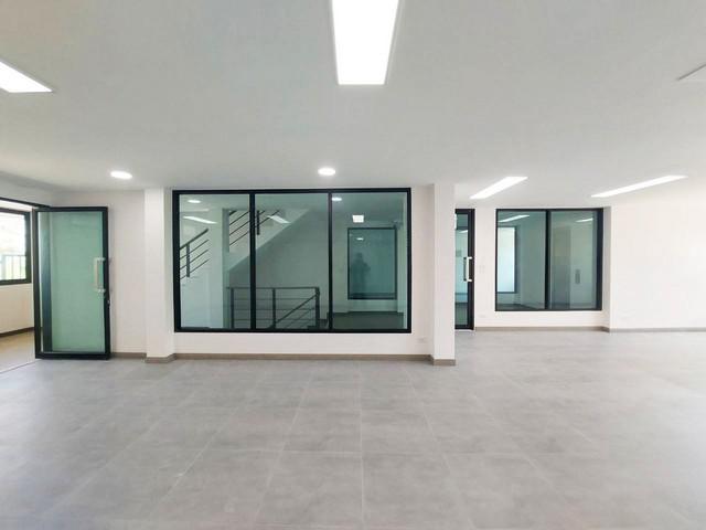 ให้เช่่าสำนักงาน 4 ชั้นลิฟท์ วิภาวดีรังสิต 17 พื้นที่กว่า 600 ตารางเมตร ที่จอดรถส่วนตัว 30 คัน 8 ห้องทำงาน ห้องน้ำทุกชั้