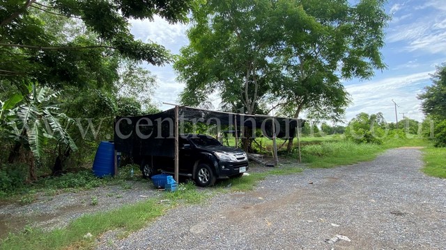 รหัสทรัพย์   5505ที่ดินเปล่า ซอยคลองสี่่ตะวันออก 36/1 ปทุมธานีที่ตั้ง :  ตำบล คลอง 4 อำเภอคลองหลวง ปทุมธานี 12120รายละเอียดทรัพย์- ที่ดินเนื้อที่ 200 ตร.ว- หน้ากว้าง 23 เมตร ลึก 34 เมตร - ถนนหน้าที่ดินกว้าง 6 เมตร- เหมาะสำหรับสร้างบ้านพักอาศัยสถานที่และทำเลใกล้เคียง- ถนนคลองหลวง, ใกล้มอเตอร์เวย์, ถ.รังสิต - นครนายก- มาร์เก็ตวิลเลจ รังสิต, ฟิวเจอร์พาร์ค รัง