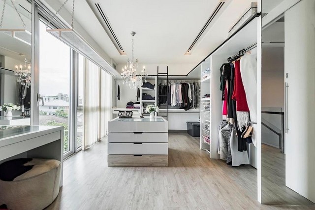 ให้เช่าทาวโฮมใกล้โรงเรียนพระหฤทัยคอนแวนต์ 5 ชั้น ย่านสาทร ยานนาวา โครงการ เดอะ ลอฟซ์ สาทร 