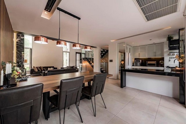 ให้เช่าทาวโฮมใกล้โรงเรียนพระหฤทัยคอนแวนต์ 5 ชั้น ย่านสาทร ยานนาวา โครงการ เดอะ ลอฟซ์ สาทร