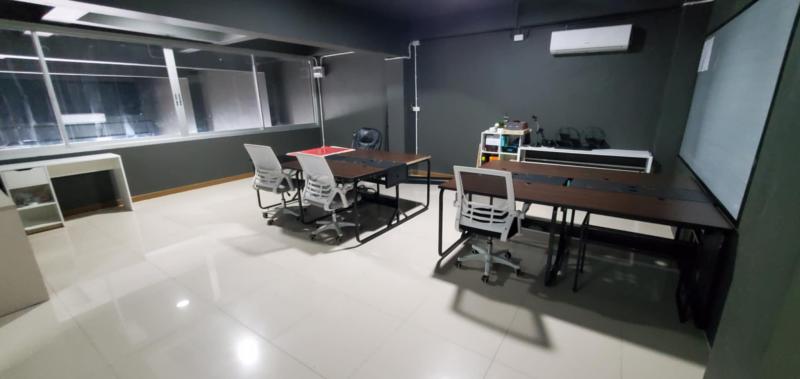 ให้เช่าอาคาร 2 คูหา 4.5 ชั้น พื้นที่ 610 ตร.ม. รวมดาดฟ้า ซอยศรีนครินทร์ 24 ใกล้สถานีรถไฟฟ้ากลันตัน ใกล้ซีคอนสแควร์