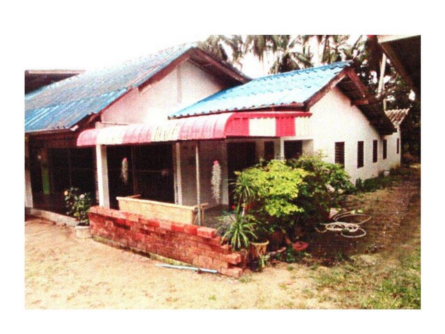   Code ID : PGPLG570002  ราคา 735,000  บาท ▸ เนื้อที่ 57.50 ตร.ว  พื้นที่ใช้สอย 211 ตร.ม.  * 2 ห้องนอน 1 ห้องน้ำ   * 1 ที่จอดรถ   บ้านหันไปทางทิศตะวันตกเฉียงใต้  พิกัดทรัพย์ : https://maps.app.goo.gl/CvfWufEpSGkX5qR46  สถานที่ใกล้เคียง ▸ใกล้  โรงเรียนตะโหมด ▸ใกล้  โรงพยาบาลตะโหมด ▸ใกล้  โลตัส แม่ขรี   ▸ใกล้  วัดตะโหมด  สอบถามเพิ่มเติม / นัดชม โทร. 097-419-5982(พลอย) โทร. 096-932-4624(ออมสิน) Line : @panaya (มี@ด้านหน้า)  ปรึกษาสินเชื่อฟรี One Stop Service ดูแลตั้งแต่ต้นจน