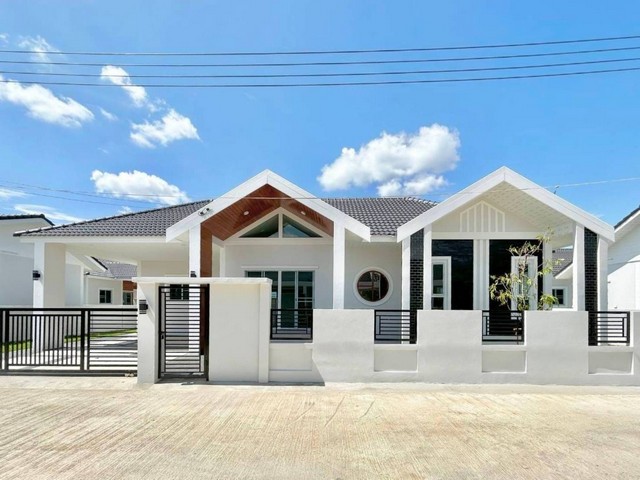 ขายบ้านใหม่ เริ่ม50.9ตรว. 3นอน2น้ำ 2.29ลบ. ฟรีโอน ของแถม ใกล้ ถ.วงแหวน3​ ต.หนองผึ้ง อ.สารภี เชียงใหม่บ้านสร้างสวย ราคาถูกกู้ได้เกินเงินเหลือสบาย#ฟรีค่าโอน พร้อมของแถมจัดเต็มทุกหลังบ้านหลังใหญ่ 3 ห้องนอน 2 ห้องน้ำ ห้องโถงกว้าง  ห้องครัวใหญ่  โรงจอดรถได้ 2-4 คัน ** เนื้อที่เริ่มต้น 50.9 ตรว.  ** ราคาเริ่มต้น 2.29  ล้าน ???? ฟรีค่าโอนเดินทางสะดวก ใกล้วงแหวนรอบ​ 3​ #แยกกองทรายสารภี  #โรงเร