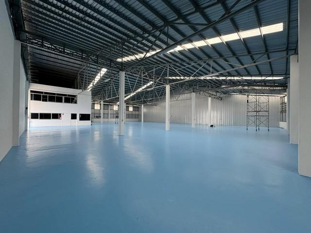 ให้เช่าโกดัง หลังคาสูง พื้นอาคารทาสีอีพ็อกซี่ รถเทรลเลอร์-ตู้คอนเทนเนอร์ 40 ฟุต เข้าในอาคารได้ ถนนรังสิต-ปทุมธานี ใกล้ตลาดพูนทรัพย์