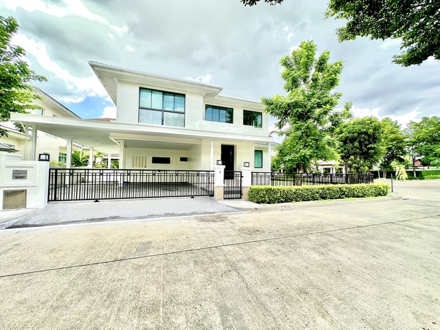 ขายบ้านเดี่ยว นันทวัน สาทร-ราชพฤกษ์ Nantawan Sathorn-Ratchaphruk (แปลงมุม) รีโนเวทใหม่หมด พร้อมเข้าอยู่ ใกล้ BTS บางหว้า ที่ตั้ง : หมู่บ้านนันทวัน ถนนราชพฤกษ์ แขวงบางด้วน เขตภาษีเจริญ กรุงเทพมหานคร 10160รายละเอียดบ้าน- หลังมุม ตกแต่งใหม่ทั้งหลัง พร้อมอยู่ สไตล์ Minimal Cozy (Newly Renovated)- ที่ดิน 102.8 ตารางวา- พื้นที่ใช้สอย 382.08 ตารางเมตร- 4 ห้องนอน 3 ห้องน้ำ 1 ห้องทำงาน- ห้องนั่งเล่น ห้องครัว และ พื้นที่ทานอ