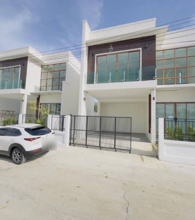 ติดต่อ หลิน 088 598 6998 Line ID: positive.agราคา 3,990,000.- บาท *ฟรีค่าโอน บ้านสร้างใหม่ แยกพรอมเมนาด้า ต.ท่าศาลา ใกล้ รร.นานาชาติ UCIS , ABS ใกล้วัดศรีบัวเงิน แจ่มฟ้า 7-11 ตลาดสดเจริญๆ .4 ห้องนอน 4 ห้องน้ำ 1 ห้องรับแขก 1 ห้องครัว2 โรงจอดรถยนต์ที่ดิน 40 ตร.ว. พื้นที่ใช้สอย 220 ตารางเมตร .สถานที่ใกล้เคียง8 นาทีถึง บิ๊กซี (ดอนจั่น)10 นาทีถึง แม็คโคร เชียงใหม่ 10 นาทีถึง รร.นานาชาติยูนิตี้คอนคอร์ด (UCIS) 10 นาทีถึง Ambassador Bil