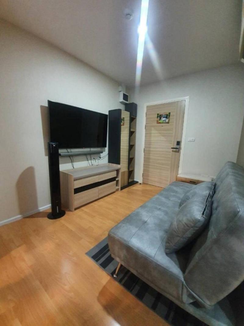 ให้เช่าคอนโด ดีมูระรัชโยธิน28 ตารางเมตร ชั้น 3 1 ห้องนอน 1 ห้องน้ำเฟอร์นิเจอร์:เตียง ที่นอน. ตู้เสื้อผ้า โซฟา โต๊ะกลาง ชั้นวางทีวี ครัว ผ้าม่าน เครื่องใช้ไฟฟ้า: ทีวี  ตู้เย็น  แอร์  เครื่องทำ ไมโครเวฟ เครื่องซักผ้ำ พร้อมเฟอร์นิเจอร์ ราคา 9,500 บาทนัดชม แคท Tel. 0999983897Line: 0999983897http://line.me/ti/p/~0999983897รับฝากขาย เช่า บ้าน คอนโด กรุงเทพ บริษัท วินเนอร์ เอสเตท คอนโด ดีมูระรัชโยธิน 1677 ซอย พหลโยธิน 3