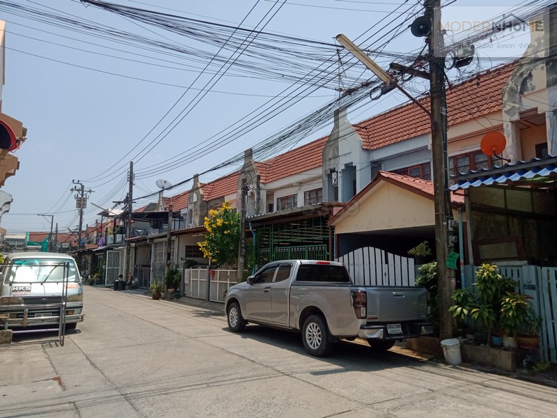 ขายทาวน์เฮ้าส์ 2 ชั้น 18 ตร.ว หมู่บ้านดวงกมล ซอยพระยาสุเรนทร์35 เขตคลองสามวา กรุงเทพมหานคร