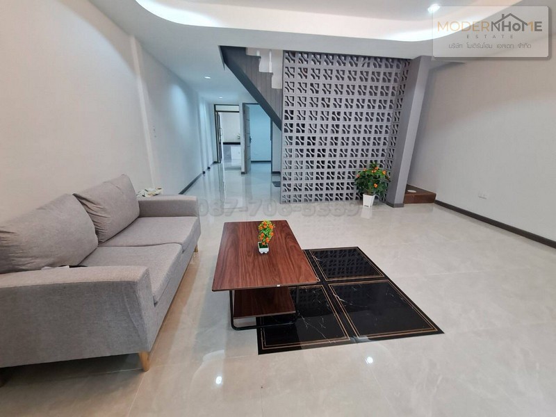 ทาวน์เฮ้าส์ 2 ชั้น ตกแต่งรีโนเวทใหม่ทั้งหลัง สวย สไตล์มินิมอล น่ารัก น่าอยู่ กว้างขวาง ต่อเติมครัวกว้างใหญ่ เป็นสัดส่วน