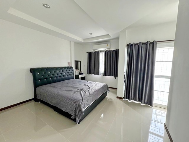 ให้เช่า-ขาย ทาวน์โฮม 2ชั้น ดูโฮม บิ๊กซี รังสิตคลอง6 ธัญบุรี ใหญ่มาก! ม.เทคโนโลยีราชมงคลธัญบุรี 2 กม.4นอน 3น้ำ จอดรถ 2คัน 22 ตรว.3แอร์ 14,999 B-MDoHome BigC Rangsit Khlong6 Thanyaburi very big! 4bed for rent-sale townhome 2Storey 3bath parking for 2Parking 22 sqwa Rajamangala U.Thanyaburi 2km. 14,999 B-M 3A/Cรังสิตคลอง6 อำเภอธัญบุรี ปทุมธานี 12110ขนาด 22 ตารางวาเดอะ อาร์จี ซิตี้ กอล์ฟคลับเฟอร์นิเจอร์ภายในบ้าน- แอร์ 3 ตัว- ผ้าม่าน- เหล็กดัด มุ้งลวด- โซฟา- ชั้นวางทีวี ขนาด 55-70 นิ้ว- โต๊ะทานข้�