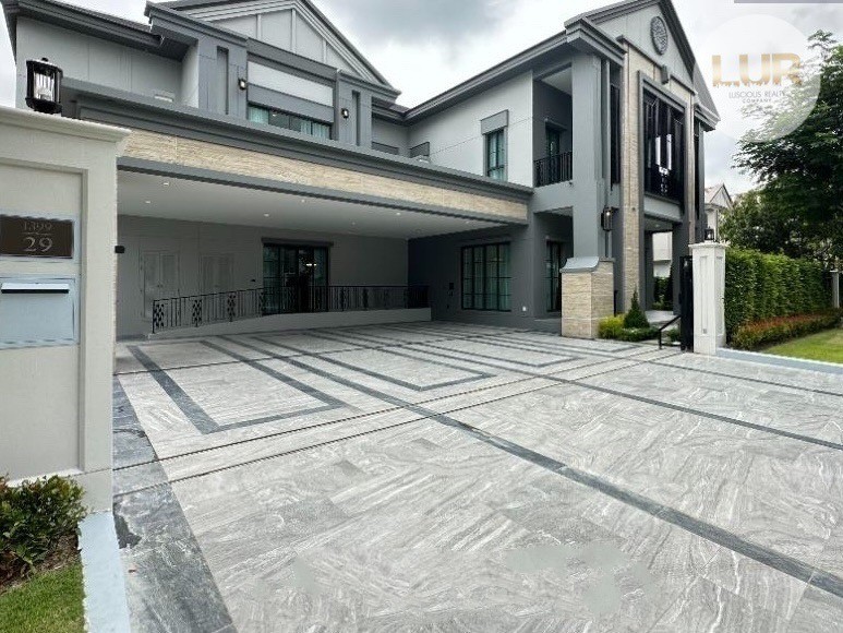       ขายบ้านเดี่ยวหรูโครงการ กรานาดาปิ่นเกล้า เขตทวีวัฒนา ใกล้บ้านน้ำเคียงดิน ใกล้ ม.มหิดล   CODE: LUR-S0718 #พุทธมณฑลสาย3 / #PhutthaMonthonSai3- 6 นอน 7 น้ำ 5 ที่จอดรถ 2 ห้องแม่บ้านพร้อมห้องน้ำ #สระว่ายน้ำส่วนตัว- 2 ชั้น ขนาด 232.6 ตรว. พื้นที่ใช้สอย 935 ตรม.- ขาย 99.9 ล้านบาท------------------------------#LuxuryHouseforSale #GranadaPinklao #Taweewattana #BaanNamKiangDin #Mahidol - 6 Bed 7 Bath 5 Parking Lot 2 Maid Room- 2 Storey 232.6 sqw., Usable Area 935 sqm.- Sale 99.9 MBสนใจโทร096-6436655 สมิทธิ์062-8169526 ลีLine: trixbrandLocation: https://maps.app.goo.gl/quDDibsAUvGxkSHi8#LUR #lusciousreal