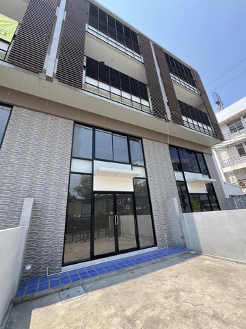 รหัสC6292 ให้เช่าโฮมออฟฟิศ 4 ชั้น ย่านลาดพร้าว101 นวมินทร์ โพธิ์แก้ว**ให้เช่า**ราคาเช่า 43,000 บาท/เดือนราคาเช่า 46,000 บาท/เดือน (แบบจดทะเบียนบริษัท)โทร : 095-823 9789 คิทLine id : candy.456Line Add Friend : https://line.me/ti/p/rHhjrvhm_zโทร : 091-782 8924 ต้นLine : seng.456Line Add Friend : https://line.me/ti/p/iHsUxP2IlTโฮมออฟฟิศ 4 ชั้น ย่านลาดพร้าว101 นวมินทร์ โพธิ์แก้วเนื้อที่้ 25 ตารางวา  พื้นที่ใช้สอย 270 ตาสรางเมตรที่จอดรถ 2 คัน- ทำเลดีอยู่ย่านชุมชน อยู่ติดธนาคารกรุงเทพ- เดิ