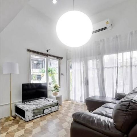 PO978 ให้เช่าบ้าน หลังริม 4.5 ชั้น โครงการ บุษราคัมเพลส วิภาวดี 20 พร้อมสระว่ายน้ำส่วนตัว