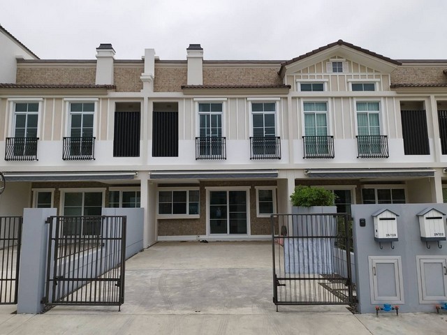 ให้เช่า ทาวน์โฮม 2ชั้น อินดี้2 บางนา-รามคำแหง2 ขนาด 27ตรม. แปลงติดสวนโครงการ จอดรถได้ 4 คัน เฟอร์บิ้วครบ พร้อมเข้าอยู่