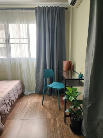 Room For Rent... !!!Lumpini Center Sukhumvit 77 (ลุมพินี เซ็นเตอร์ สุขุมวิท 77 )*เช่าเพียง 9,000 บาท/เดือน*1 ห้องนอน 1 ห้องน้ำ ขนาดห้อง 28 ตร.ม. ตึก A ชั้น 4วิวไม่บล็อค ห้องสวย พร้อมอยู่ค่ะอุปกรณ์ภายในห้อง / เครื่องใช้ไฟฟ้าครบครัน- TV - ตู้เย็น- ไมโครเวฟ- เฟอร์นิเจอร์- เครื่องทำน้ำอุ่น- เครื่องปรับอากาศ 1 เครื่องฯลฯสิ่งอำนวยความสะดวก- โถงต้อนรับ- สระว่ายน้ำ- ฟิตเนส- สวนพักผ่อน- ประตูคีย์การ์ด- กล้องวงจรปิด- รปภ