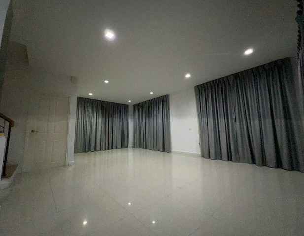 ขายบ้านเดี่ยว โกลเด้น วิลเลจ อ่อนนุช พัฒนาการ 139 ตรม.  บ้านหรู ริมทะเลสาบ ใกล้รถไฟฟ้า