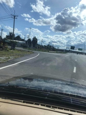 ขายที่ดิน แปลงใหญ่ ใกล้มอเตอร์เวย์ ติดถนนใหญ่ เข้าออกได้ 2 ทาง เหมาะทำโครงการหมู่บ้าน 35 ไร่ เดินทางสะดวก ทำเลทอง  ท่าม่วง กาญจนบุรี