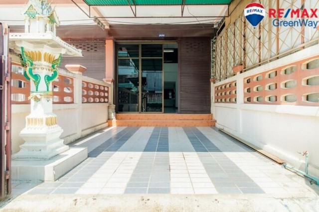 ทาวน์โฮม โชคชัย 4 ลาดพร้าว 71 เหมาะอยู่อาศัย หรือทำออฟฟิศ ทำเลดี เชื่อมต่อถนนสตรีวิทยา 2 ไปออกนาคนิวาส ลาดพร้าว 71 และเช