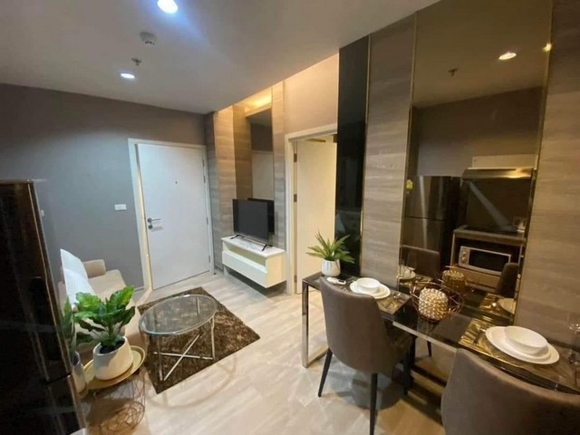 ขาย คอนโด Plum Condo Ramkhamhaeng Stationห้องใหม่1ห้องนอน ชั้น18 ขนาด27 ตร.ม. 1ห้องนอน 1ห้องน้ำ ราคา 2.55 ล้านบาท สถานที่สำคัญใกล้เคียงA-Link Square : 250 ม.Food Land รามคำแหง : 1 กม.The Mall รามคำแหง : 1.4 กม.Major Cineplex รามคำแหง : 1.5 กม.Gateway เอกมัย : 4.8 กม.รพ.คามิลเลียน : 2.7 กม.รพ.สมิติเวช สุขุมวิท : 4 กม.รร.สาธิต ม.รามคำแหง : 2 กม.ม.รามคำแหง : 2 กม.ม.อัสสัมชัน วิทยาเขตหัวหมาก : 3 กม. สนใจสอบถามข้อมูล และนัดดู NC2251Mobile : 0969364419Line ID :@Goodassets (มี@)คลิกแอดไลน์ที่ลิ้ง