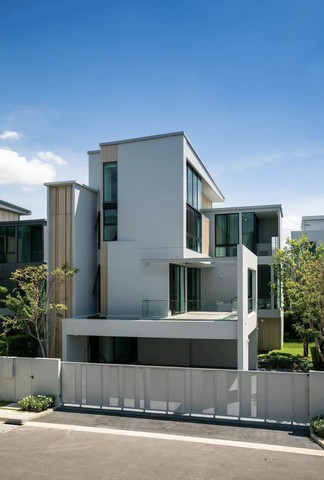 ให้เช่าบ้านเดี่ยว Vive กรุงเทพกรีฑา หรูหรา มีห้องน้ำในตัวทุกห้อง ลิฟท์ส่วนตัว พร้อมเข้าอยู่  ราคาเช่า 250,000 บาท/เดือน รวมส่วนกลาง สัญญาเช่าขั้นต่ำ 1 ปีสนใจบ้านเดี่ยว 3 ชั้นบ้านเลขที่ 48/19เนื้อที่ 86.4 ตรวพื้นที่บ้าน 421 ตรม4 นอนใหญ่ 5 น้ำ2 ห้องนั่งเล่น1 ห้องรับประทานอาหาร1 ห้องแม่บ้านและห้องน้ำแยกที่จอดรถ 4 คันลิฟต์ในตัว 1 ตัวสิ่งอำนวยความสะดวกระบบกรองอากาศประตูรีโมทกล้อ